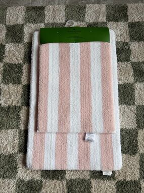 Kate Spade ♠️ 2 Piece Bath Rug Set